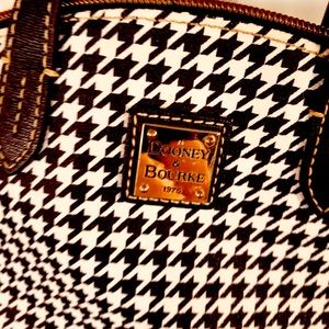 Dooney & Bourque purse with shoulder strap